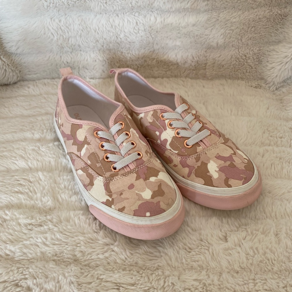Gap kids animal print camouflage shoe